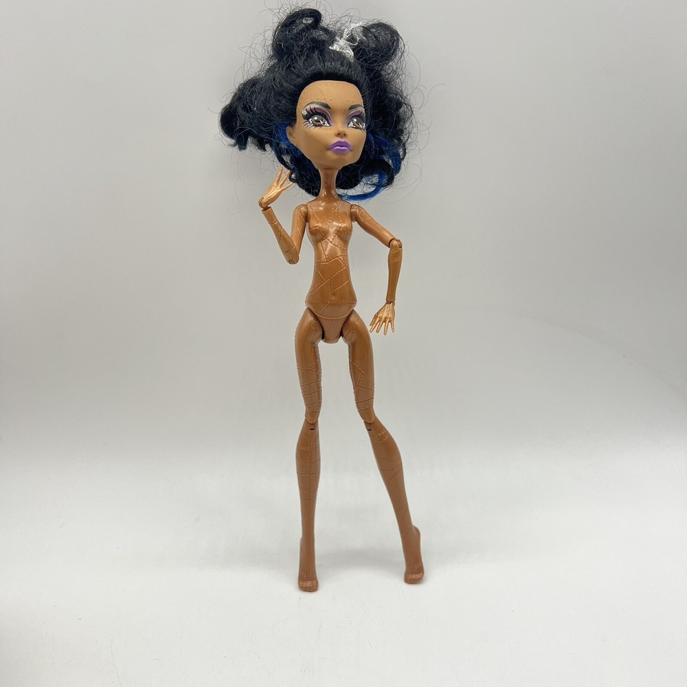 Monster‎ High Doll Robecca Steam 1st Wave Edition 2011 Loose Naked Nakie Toy